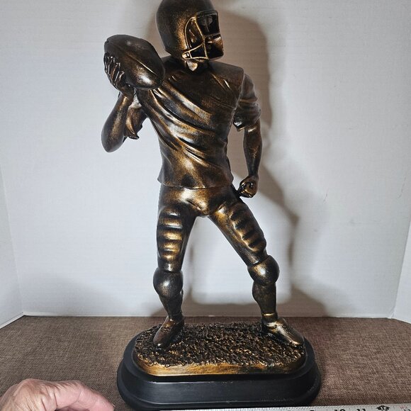 Pro Football Player Quarterback Statue Polystone 17" - Picture 9 of 10
